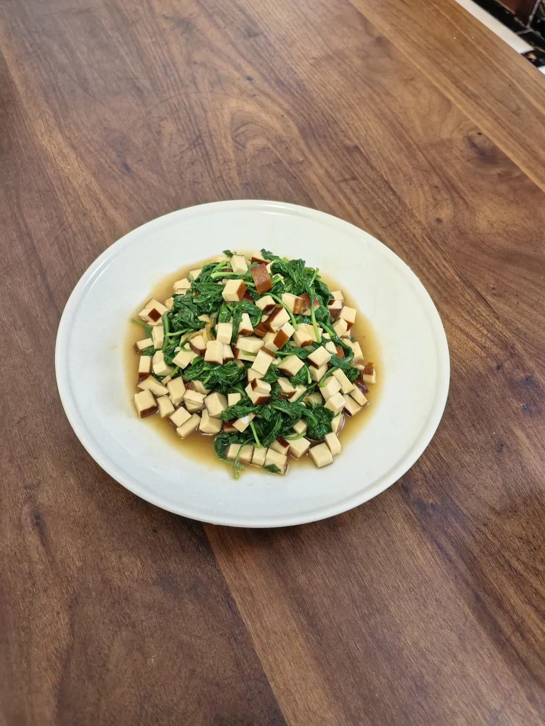 终于吃上了，汪老果然没骗我，枸杞叶拌香干