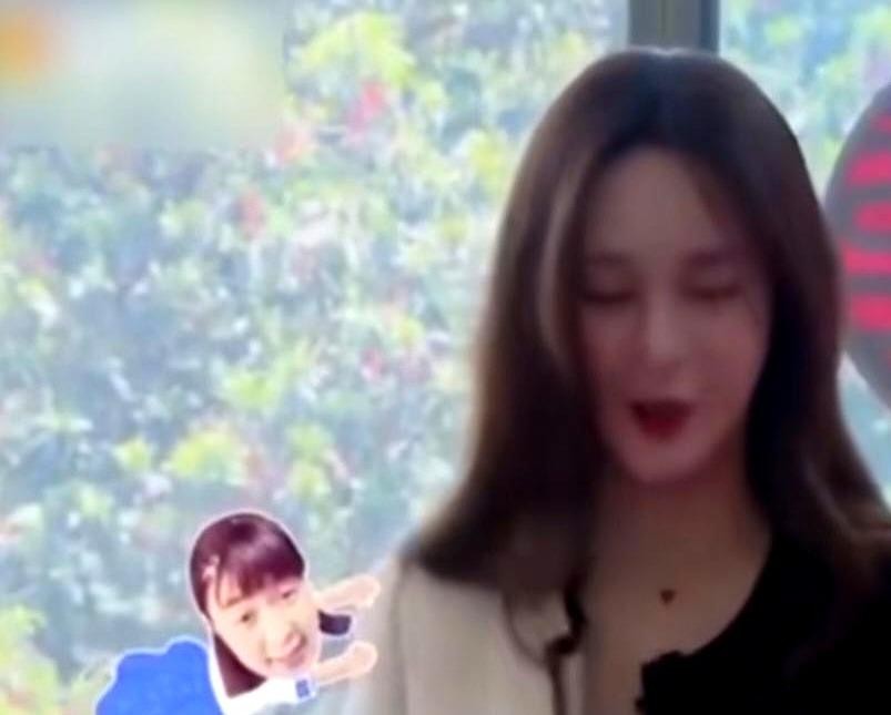 杜海涛在《朋友请吃饭》里想生女儿又怕娃遗传自己小眼睛和身材，结果被金靖沈梦辰轮番调侃到现场直擦汗，这画面真是又好笑又让人心里不是滋味。当时金靖拿自家母系基因举例说丑基因太强大，沈梦辰更补刀说孩子随海涛她接受不了，全场哄堂大笑只剩他一个人默默擦汗，说实话换谁坐那儿都得尴尬到脚趾抠地吧。咱们平时总说海涛