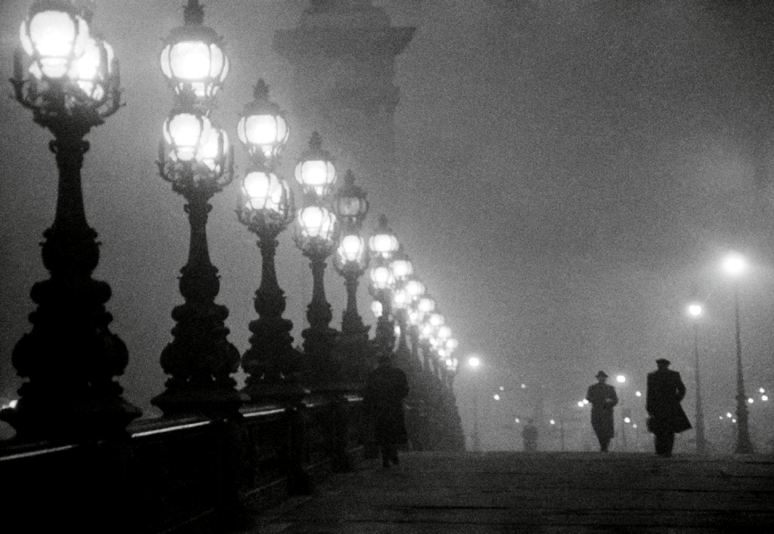 亚历山大三世桥，巴黎，1957年，Willy Ronis摄。 ​