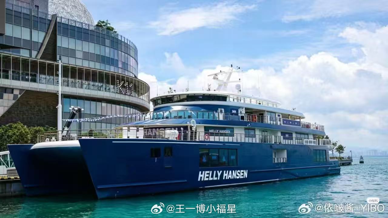 多期盼你搞个航母啊，把小摩托都带上[期待][期待][期待] ​