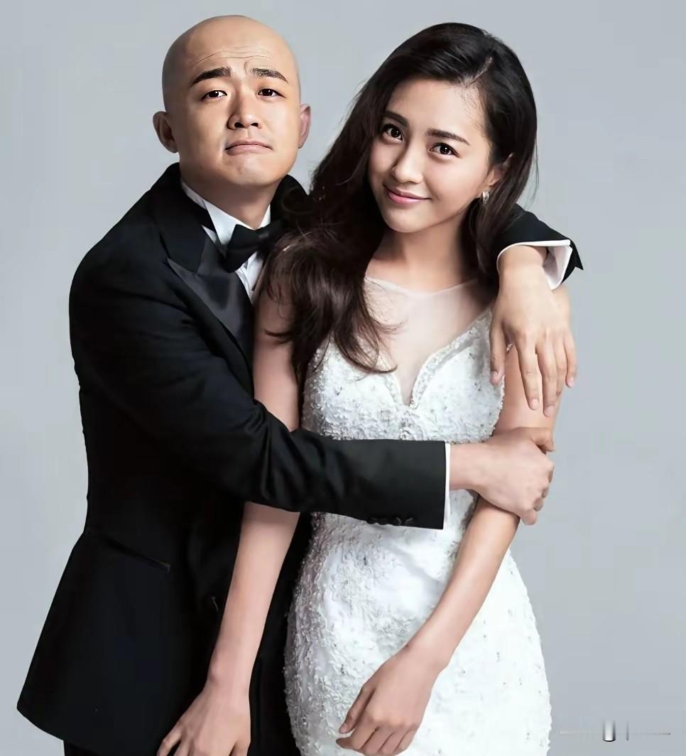 主持人问包文婧:“包贝尔在你心里打多少分？”包文婧不假思索:“100分。”主持人问:“那他有什么优点？”

包文婧说:“他有才华、又帅，身材好、腿又细，会搭衣服、又会叠衣服、还会点菜。”

在包文婧眼里，包贝尔一身优点，几乎没有缺点。

她刚上大一，就对大四的包贝尔一见钟情，主动追求。

男追女隔座