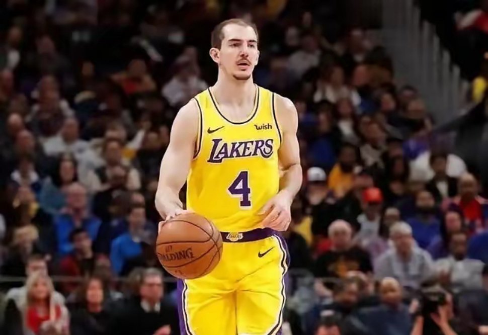 -44领先雷霆，湖人自媒体LakerShowYo发文称：“佩林卡选择了...