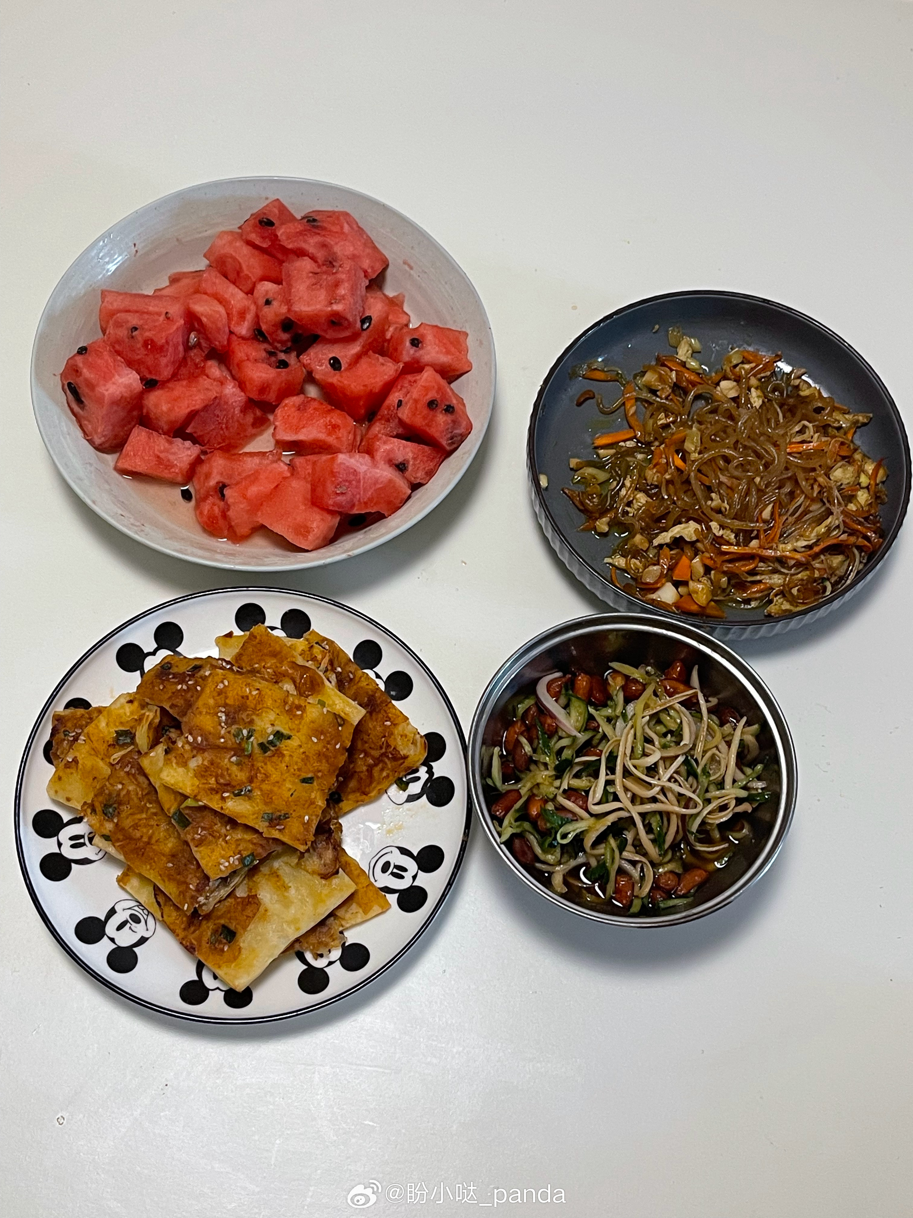 今天早餐又煮了补气血汤，味道就是姜糖的味道，还可以，不难喝～ ​​​