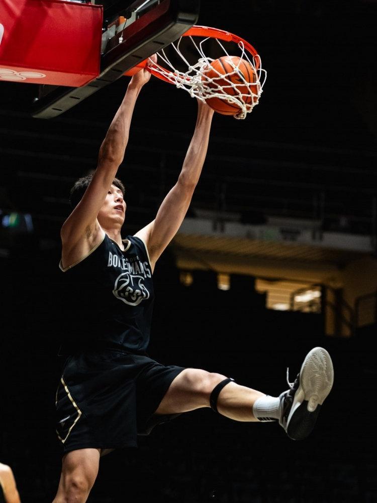 郇斯楠参加普渡大学男篮合练，期待他的大一赛季！#郇斯楠##NCAA##中国男篮[超话]# ​