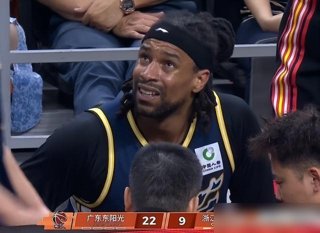 别再讨论胡金秋的状态了。我告诉你，他根本不是低迷，他是祭品。 当孙铭...