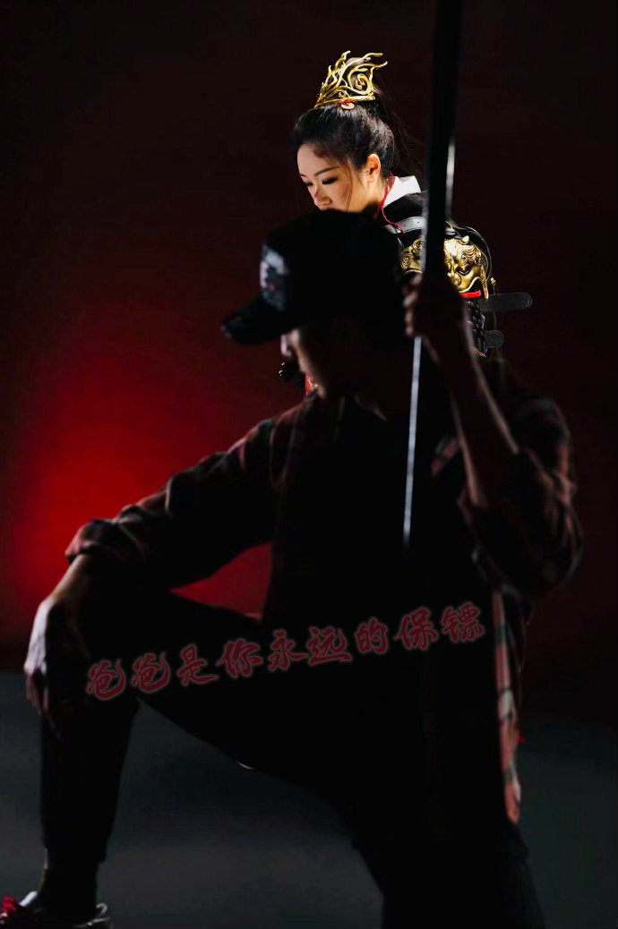 #吴尊晒NeiNei穿婚服#基因优势真的很难复制，吴尊和NeiNei同框，每一帧画面都十分赏心悦目 ​