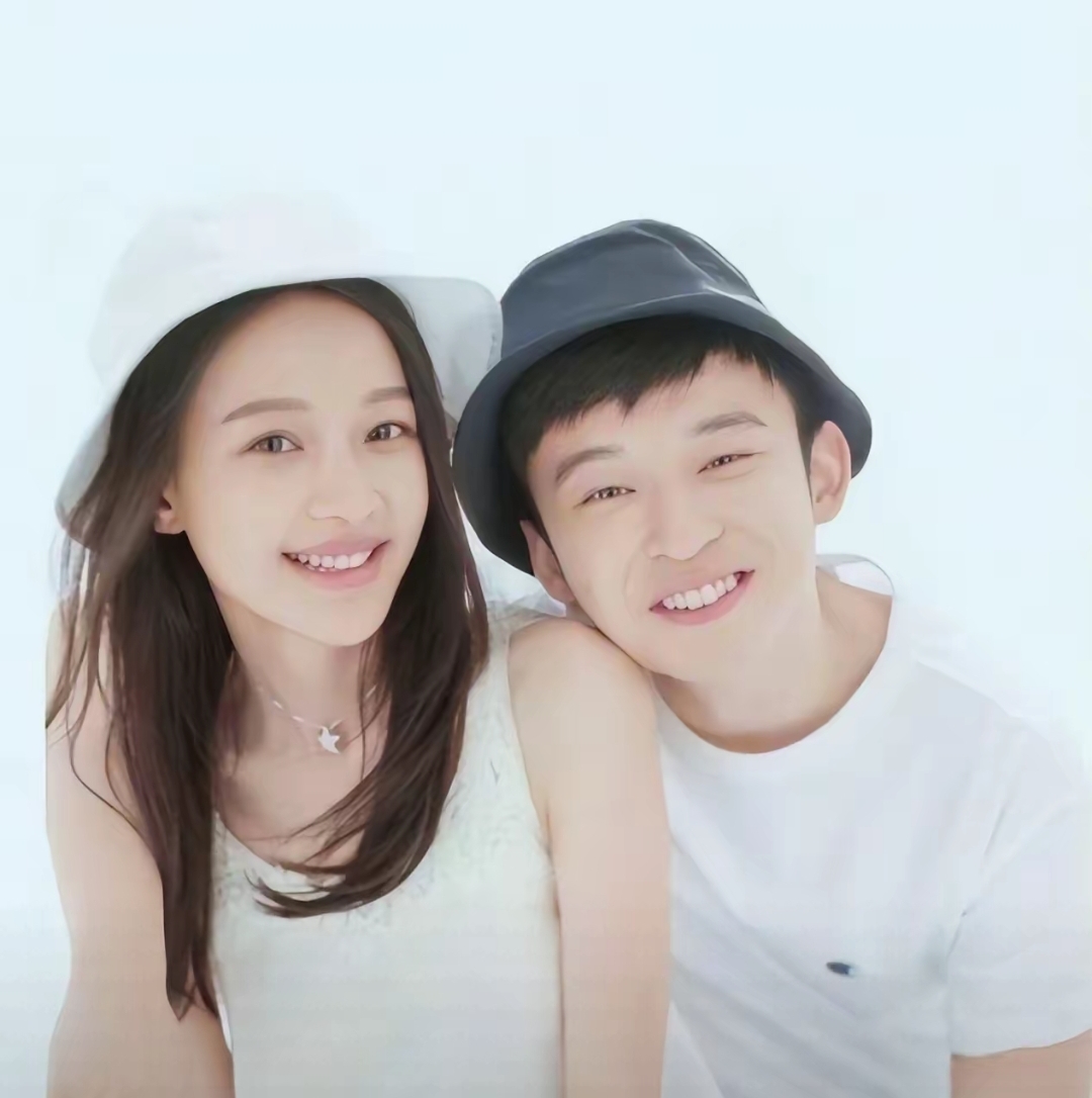 别急着说孙怡这辈子不会再婚，也别顺着网感直接盖章“要复婚”。

她跟董子健最戳人的地方，不在谁还念旧，而在分完还不拧巴。

2022年两人官宣离的时候，措辞就已经不一般——和平分开，以亲人、朋友身份共同带娃 。后来三年，没互撕、没抢话题、没把前任当黑历史。2026年初董子健导演首作上映，孙怡转一条，