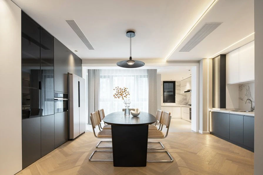 开放式厨房+客餐一体的现代简约设计