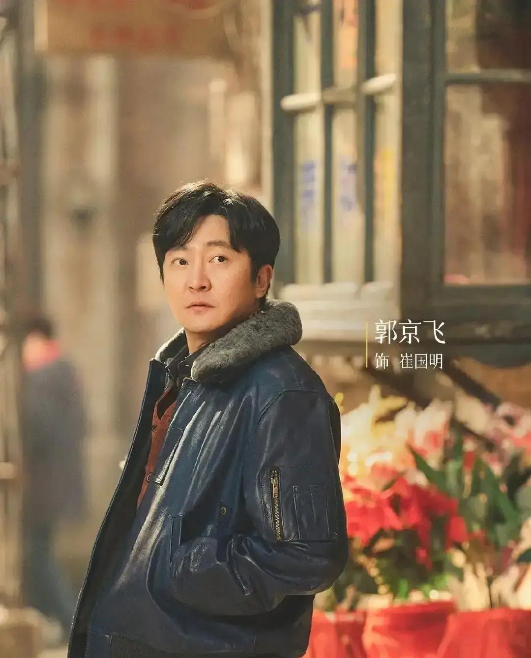 别信什么婚姻保鲜秘诀。郭京飞和鲍莉结婚19年，靠的是每天在家演即兴喜剧...