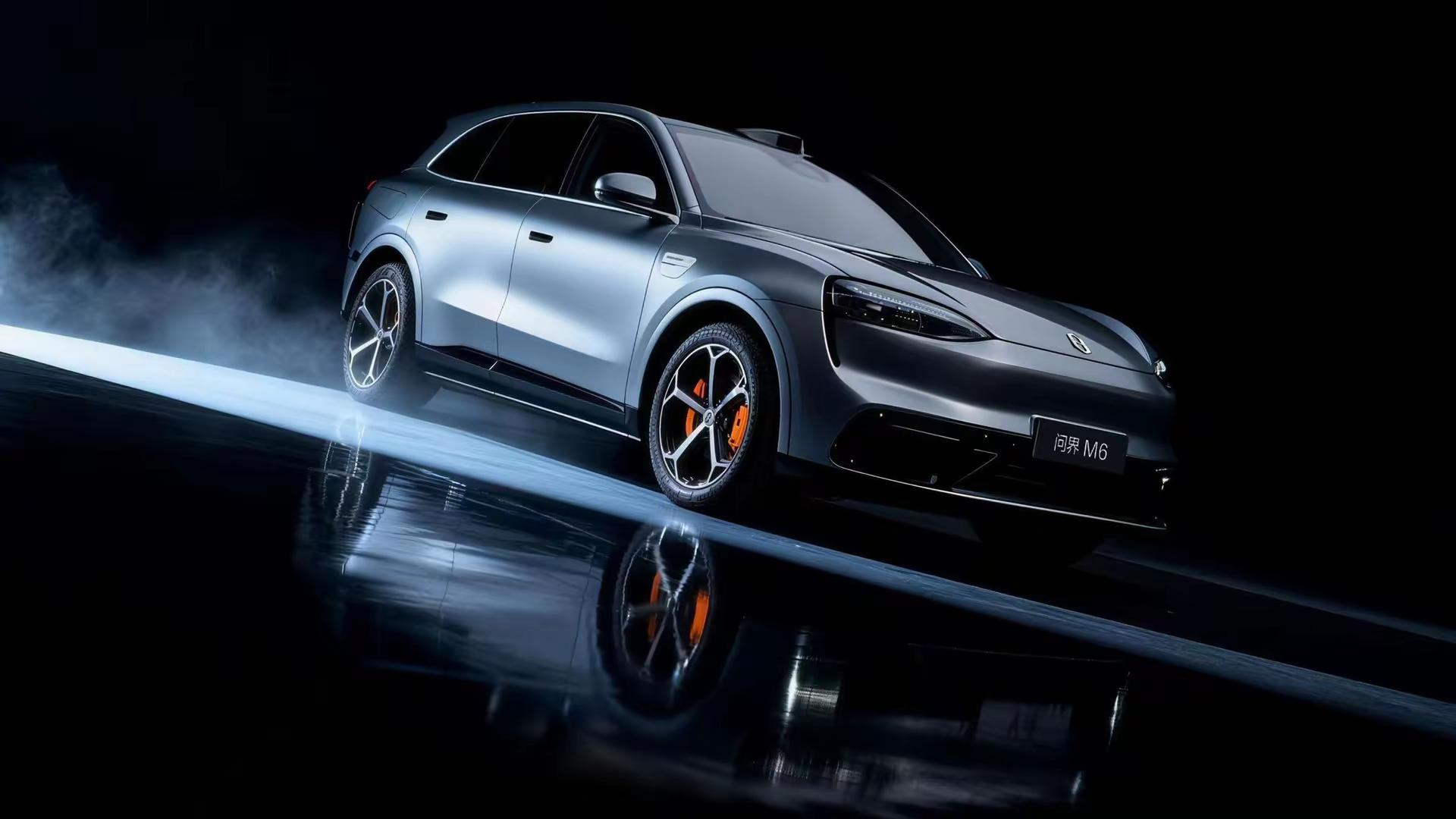 从曝光的问界 M6 谍照中可以看出，问界 M6 延续家族化设计语言，车...