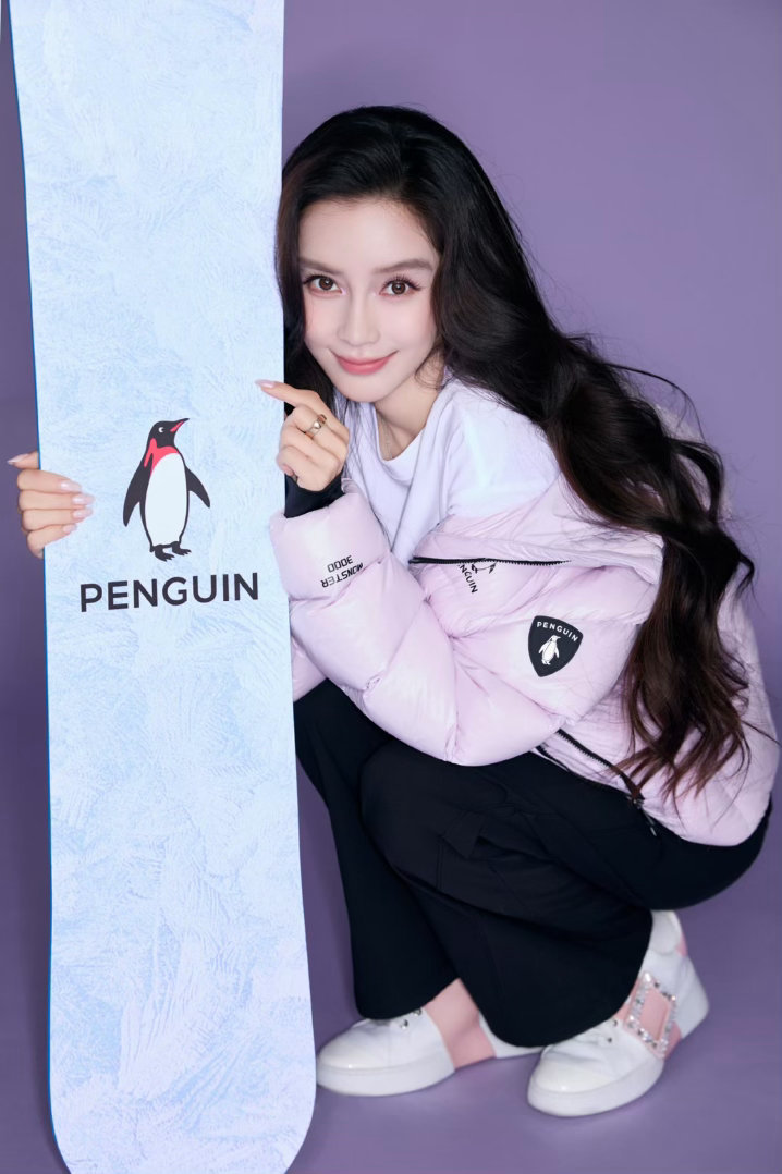 #angelababy[超话]#  🩷#angelababy# 

世界欠我一个只有你的乌托邦。

​