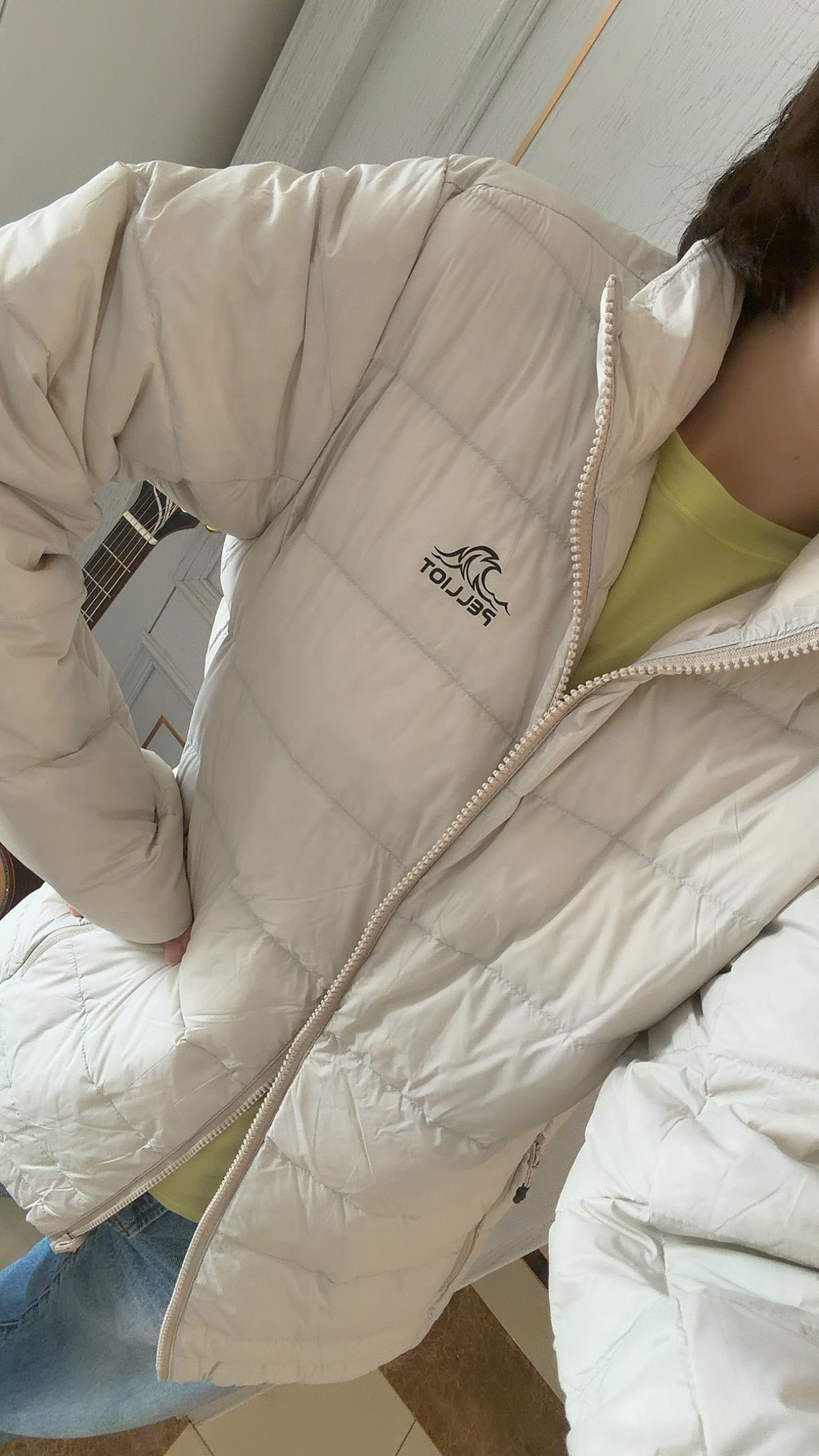 朋友圈在卖这件衣服，微博就不发了。可能能卖两天，需要的加我v。 ​​​
