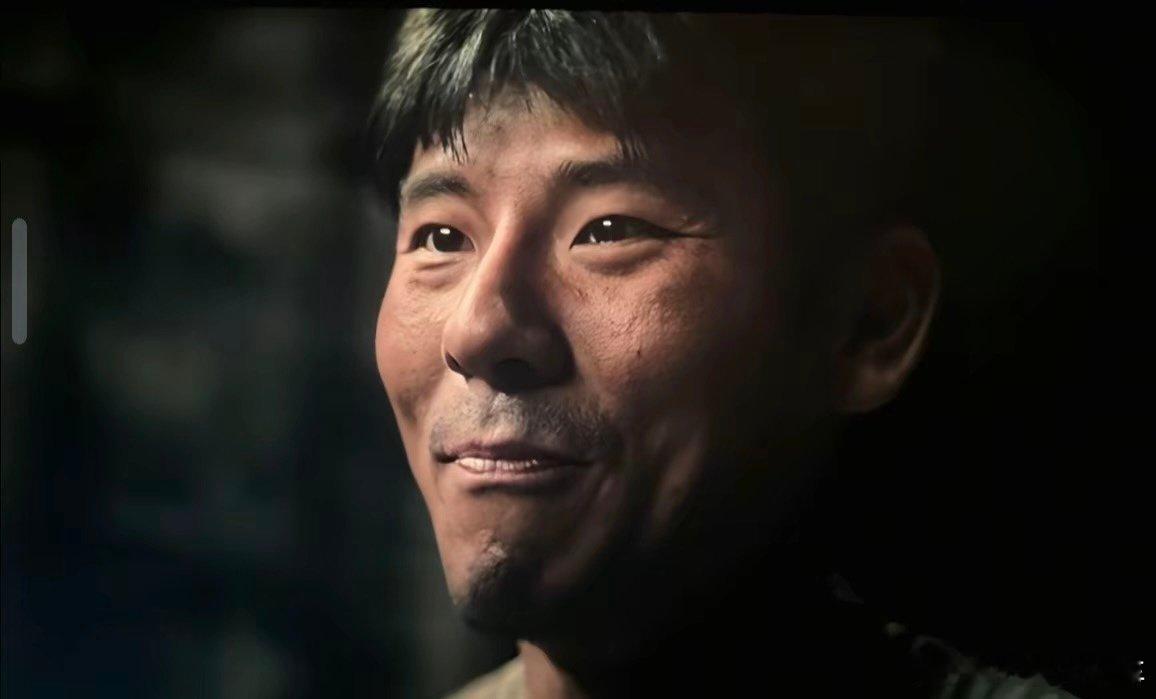 今天去看了#电影欢迎来龙餐馆#，腾哥近几年最好的片子了，腾哥和小蒋的演技给到一个顶级，文牧野导演几处蒙太奇拍摄手法我很喜欢，我个人认为那几十个孩子并不会活下来，甚至觉得最后的那段都是梦，战争就是残酷的，开放式的处理就是给观众去自我理解了。
最后希望世界和平[心] ​