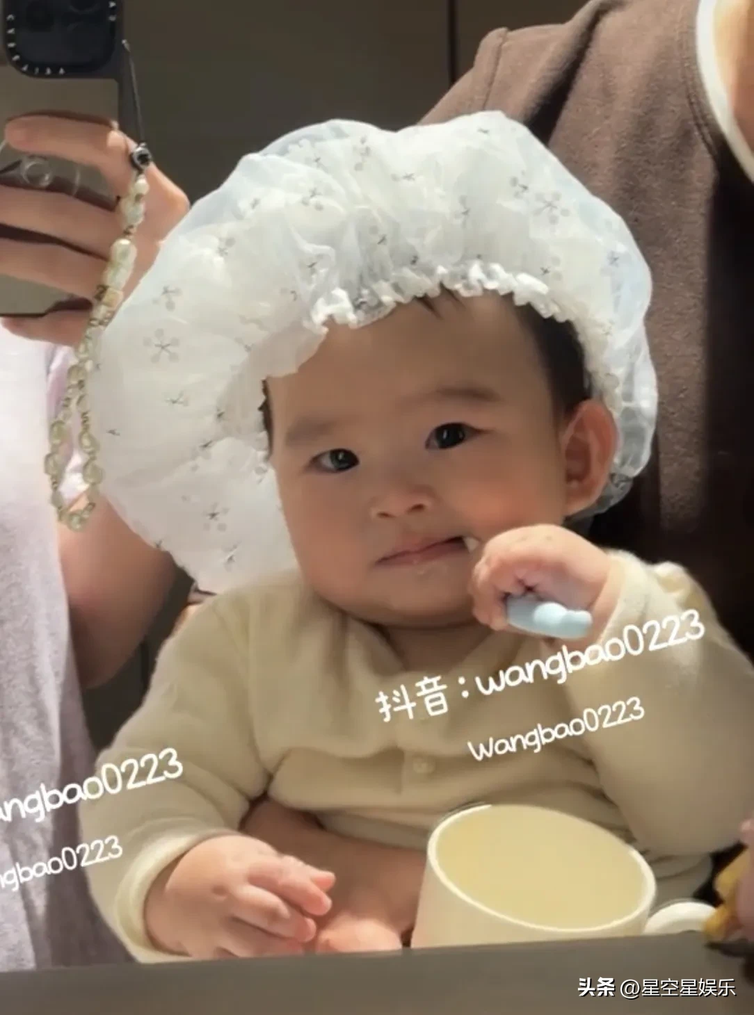 小汪宝刷牙视频在网上流传开来，马筱梅公开了小汪宝刷牙视频，视频中小汪宝戴着一个大大的浴帽坐在镜子前手里拿着牙刷放在嘴里像模像样的。网友直呼小汪宝太可爱了，小家伙太好玩了。广汽丰田威兰达优点很突出。经济省油：混动版油耗表现是车主最满意的点之一，对通勤距离长的用户非常友好。安