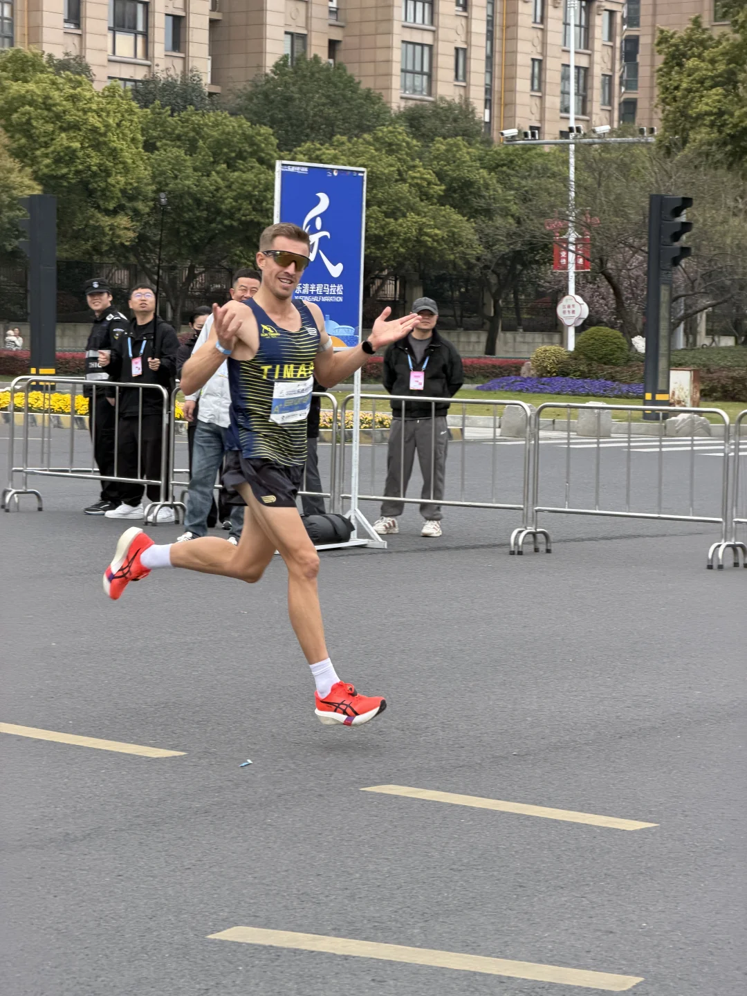 乐清马拉松，第 1️⃣，第2️⃣，第三……已跑完