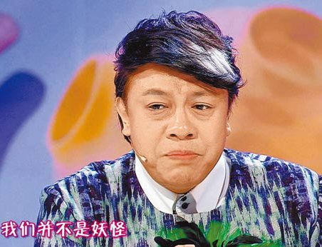 彻底凉凉！蔡康永多平台作品全线下架，二十年内地口碑彻底清零
 
娱乐圈风波持续发酵！因立场争议深陷舆论漩涡的蔡康永，迎来全网全方位清理。各大平台集中下架其原创内容，深耕内地娱乐圈多年的事业版图，瞬间崩塌。
 
整件风波的导火索，源自10月4日的争议画面。蔡康永公开现身台独顽固分子竞选现场，前排落座主