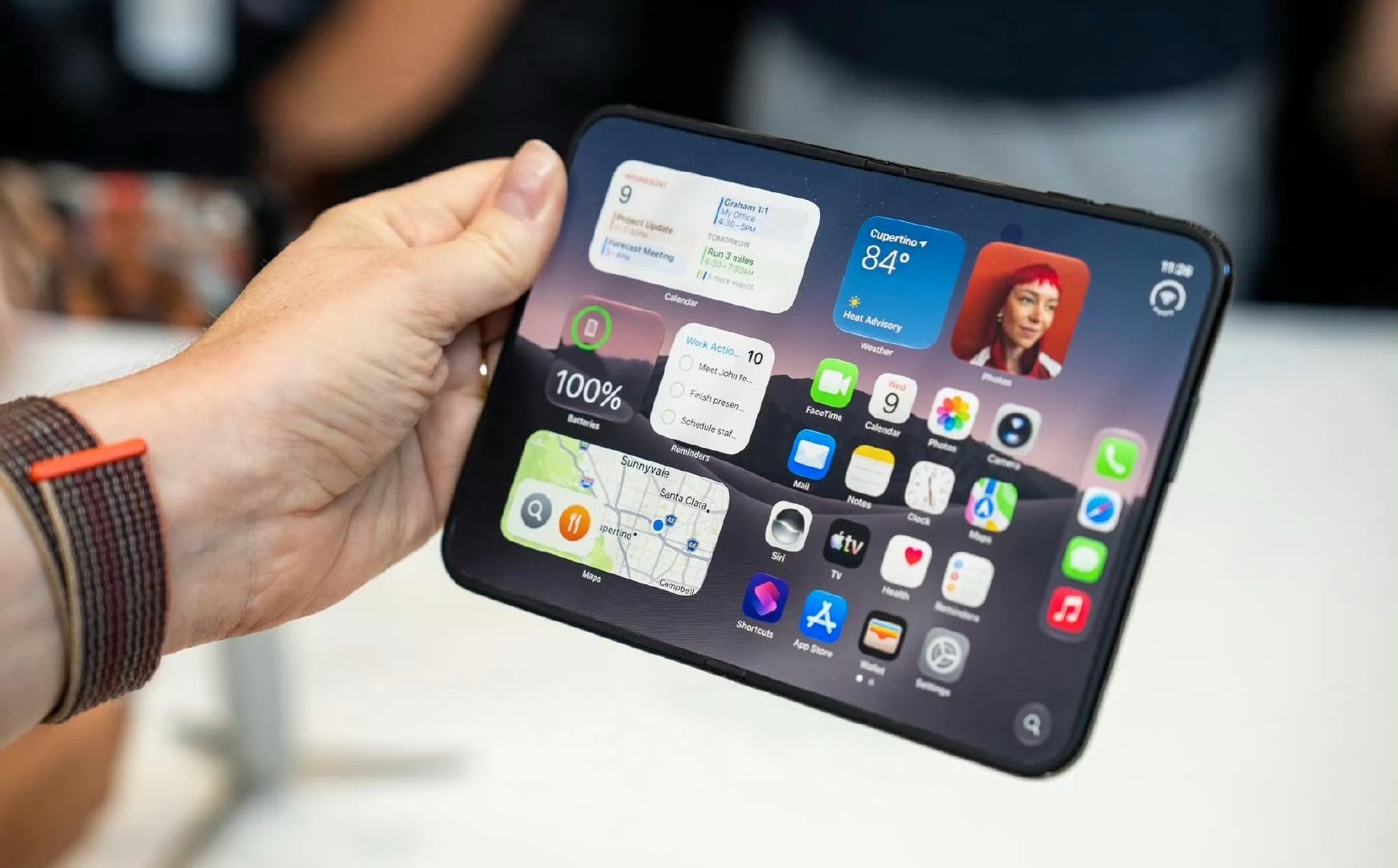 #iPhoneDuo支持手写笔被指违背祖训#科技是一个轮回，如果乔布斯看到这个估计都要被气死[笑cry] ​