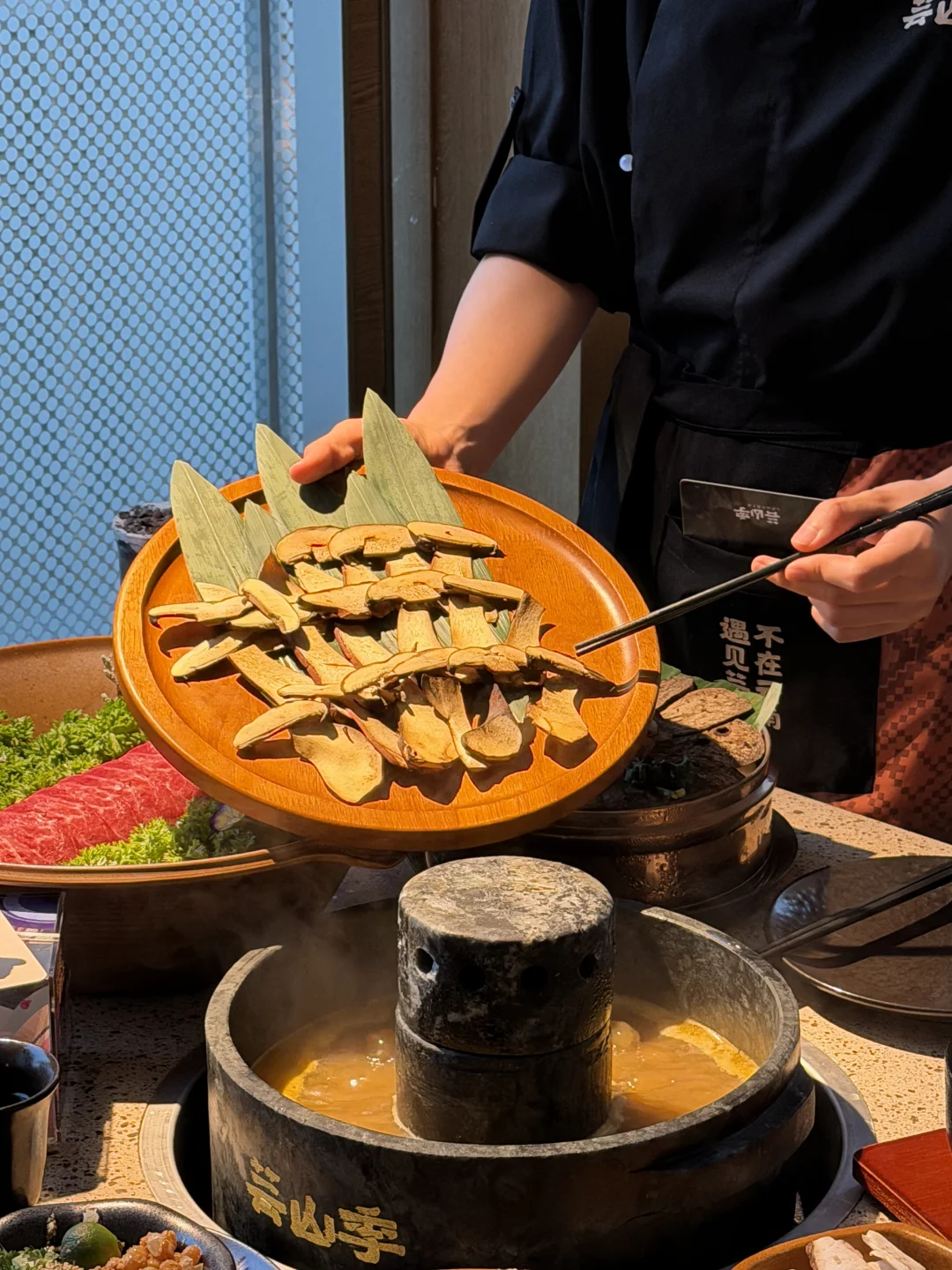 没去云南！在成都！菌汤火锅夯爆了！！！