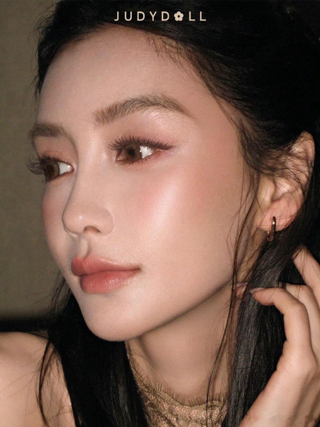 #angelababy[超话]# yy #杨颖#

如花在野，温柔热烈
𝐿𝑖𝑘𝑒 𝑓𝑙𝑜𝑤𝑒𝑟𝑠 𝑖𝑛 𝑡ℎ𝑒 𝑤𝑖𝑙𝑑, 𝑔𝑒𝑛𝑡𝑙𝑒 𝑎𝑛𝑑

​