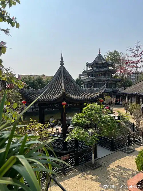 余荫山房坐落于广州市番禺区，是清代举人邬彬的私家园林，至今已有一百五十...