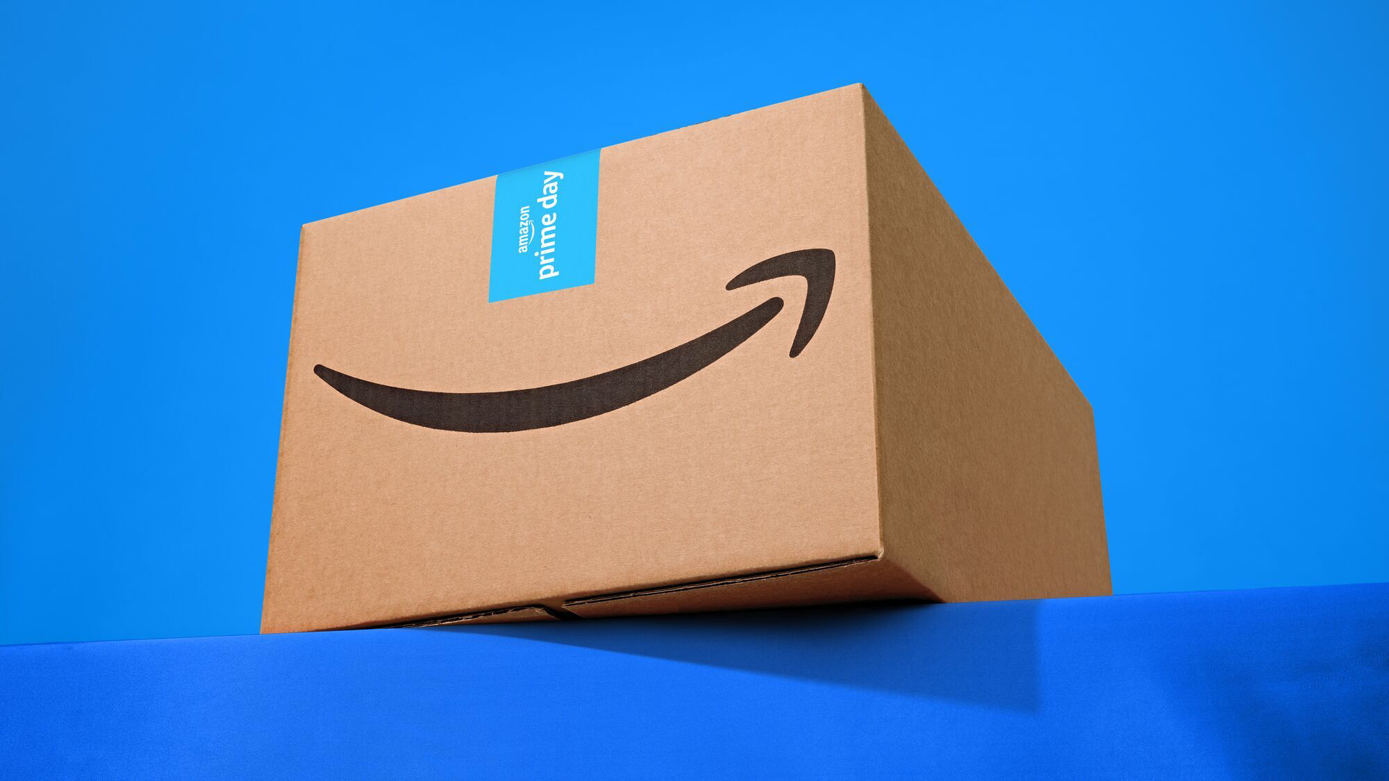 亚马逊（Amazon）正在向部分前员工发出邀请，希望他们重新回到公司工作，其中包括一些此前被裁员的员工。
据 Business Insider 获得的招聘人员邮件以及亚马逊一名发言人透露，该公司正在联系符合条件的前员工，向他们介绍亚马逊内部的职位空缺，涉及云计算和人工智能（AI）等业务。
上个月，亚马逊 AI  ​