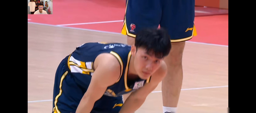 别吹那15分逆转了。我告诉你，广东队赢了3分，但底裤差点被2米29的法...