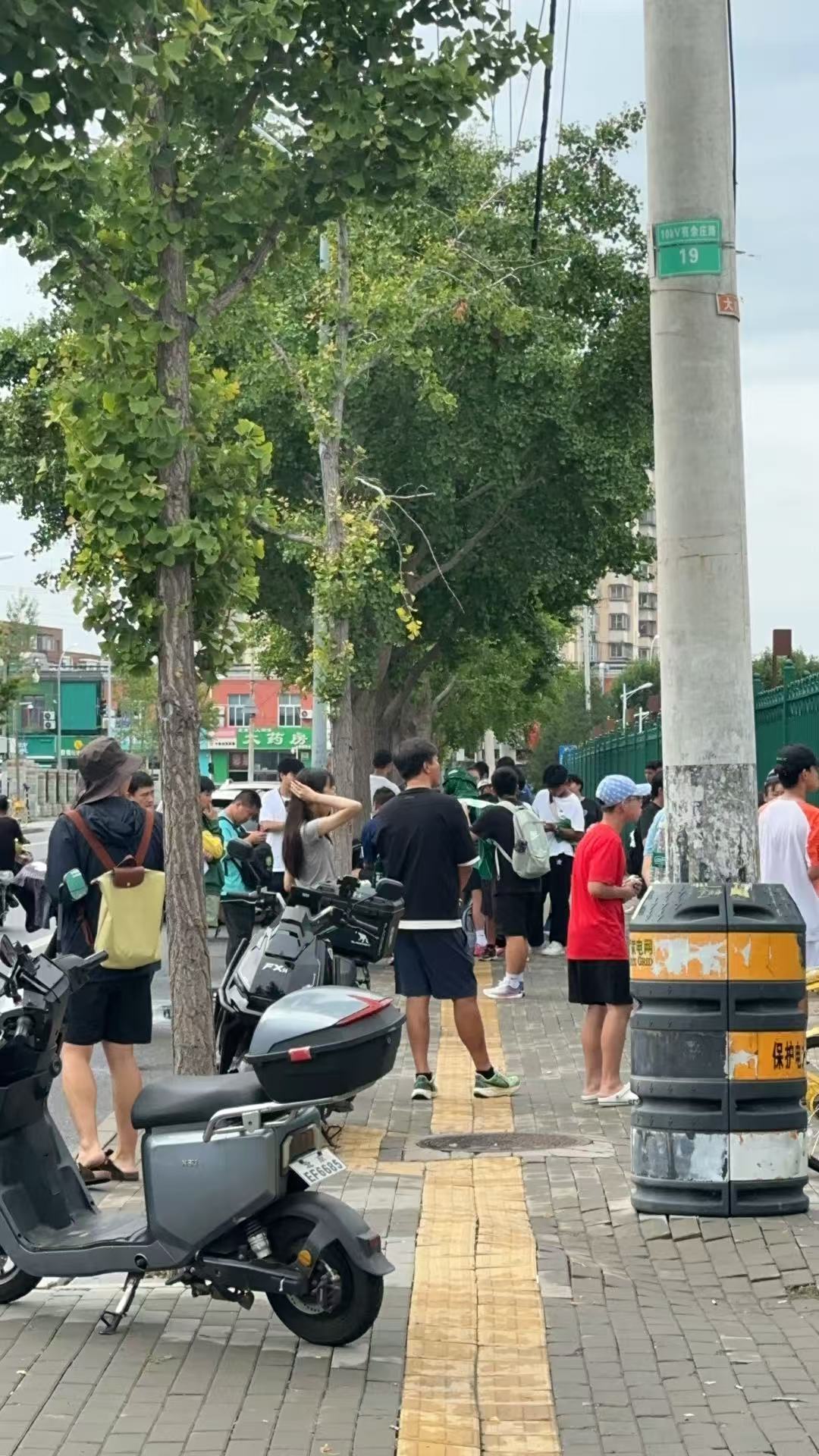 球员一出门
脑瓜子嗡嗡的[允悲]
#北京国安[超话]#  ​
