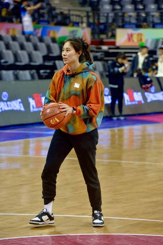 要说中国女篮谁最强，李月汝和王思雨绝对榜上有名！在女篮19人实力分档里...