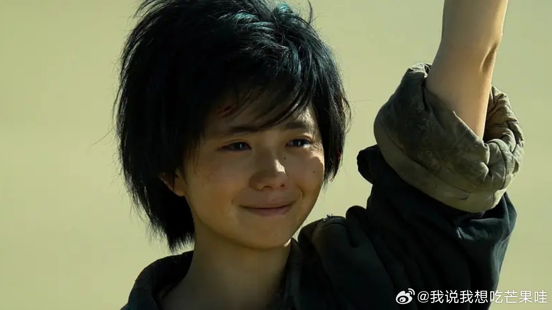 #国产电影[超话]##张艺谋##国产年代电影# 
【电影】一秒钟（2020）
物资匮乏的年代，一场电影是荒漠之中难得的慰藉。 ​