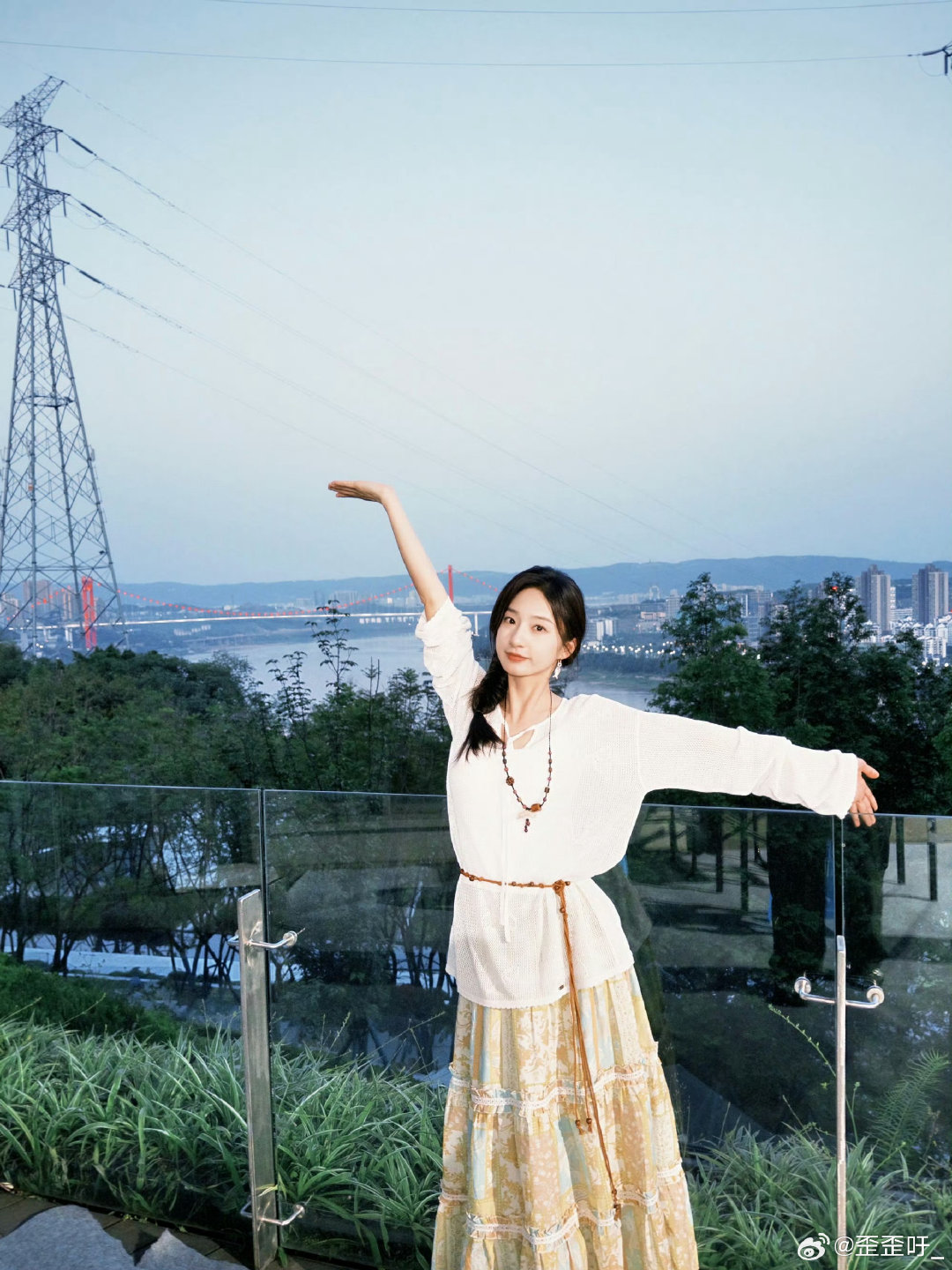 #谭盐盐[超话]#  还是觉得潘潘这套造型好美好美！很温婉的那种美[送花花][送花花] ​