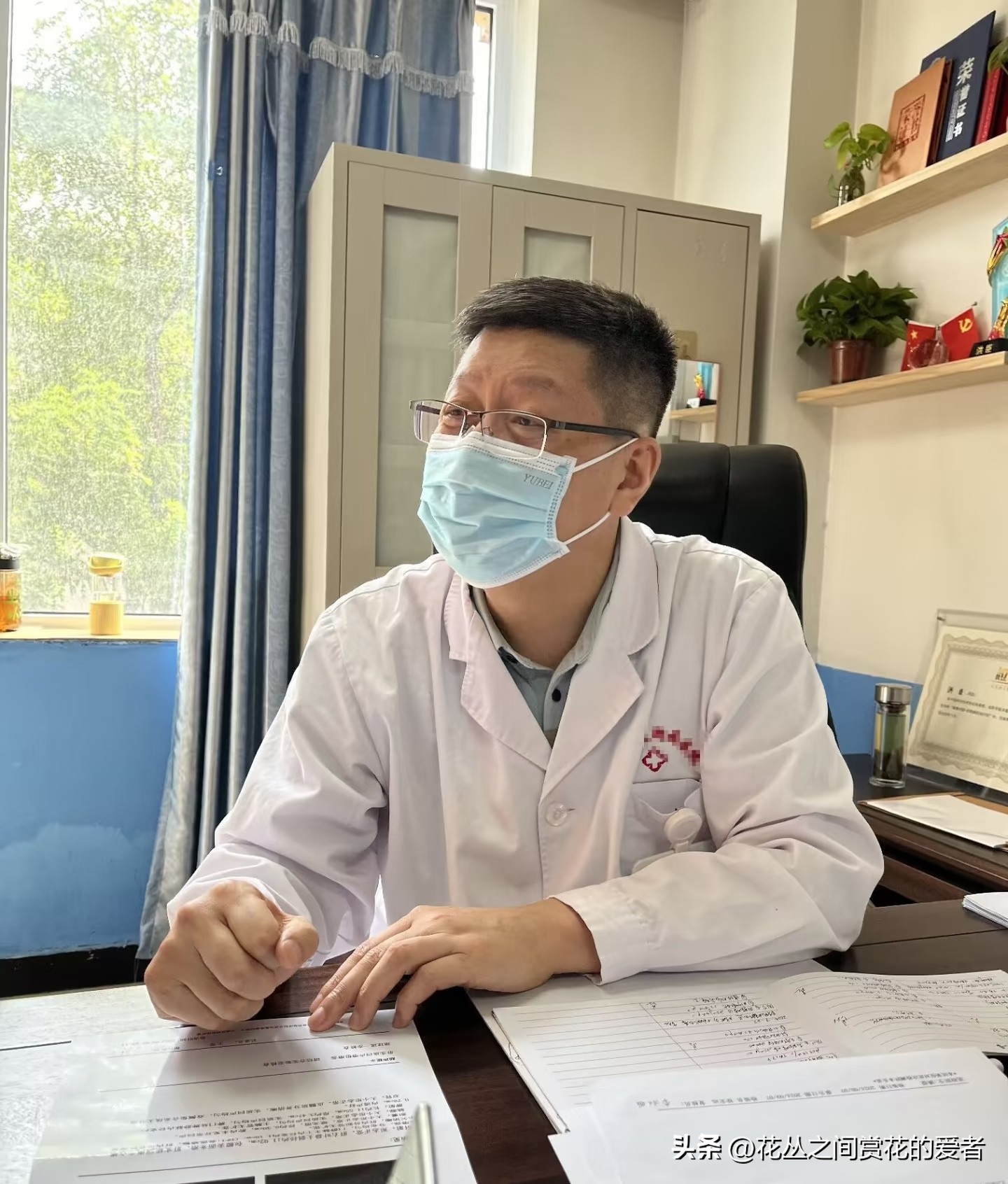 奉劝大家
要舍得吃这几样东西：
第一，牛肉。牛肉别总当大菜，当“救急肉”。别老买肉馅、火腿肠，那玩意儿方便的是嘴，亏待的是自己。买就买牛腱子，一斤分三顿，切好冻上，解冻快。炖萝卜、炒芹菜、切片涮锅都中。

第二，鸡蛋。这东西太家常，家常到很多人不当回事。早上一个水煮蛋，中午番茄炒蛋，晚上蒸碗鸡蛋羹，