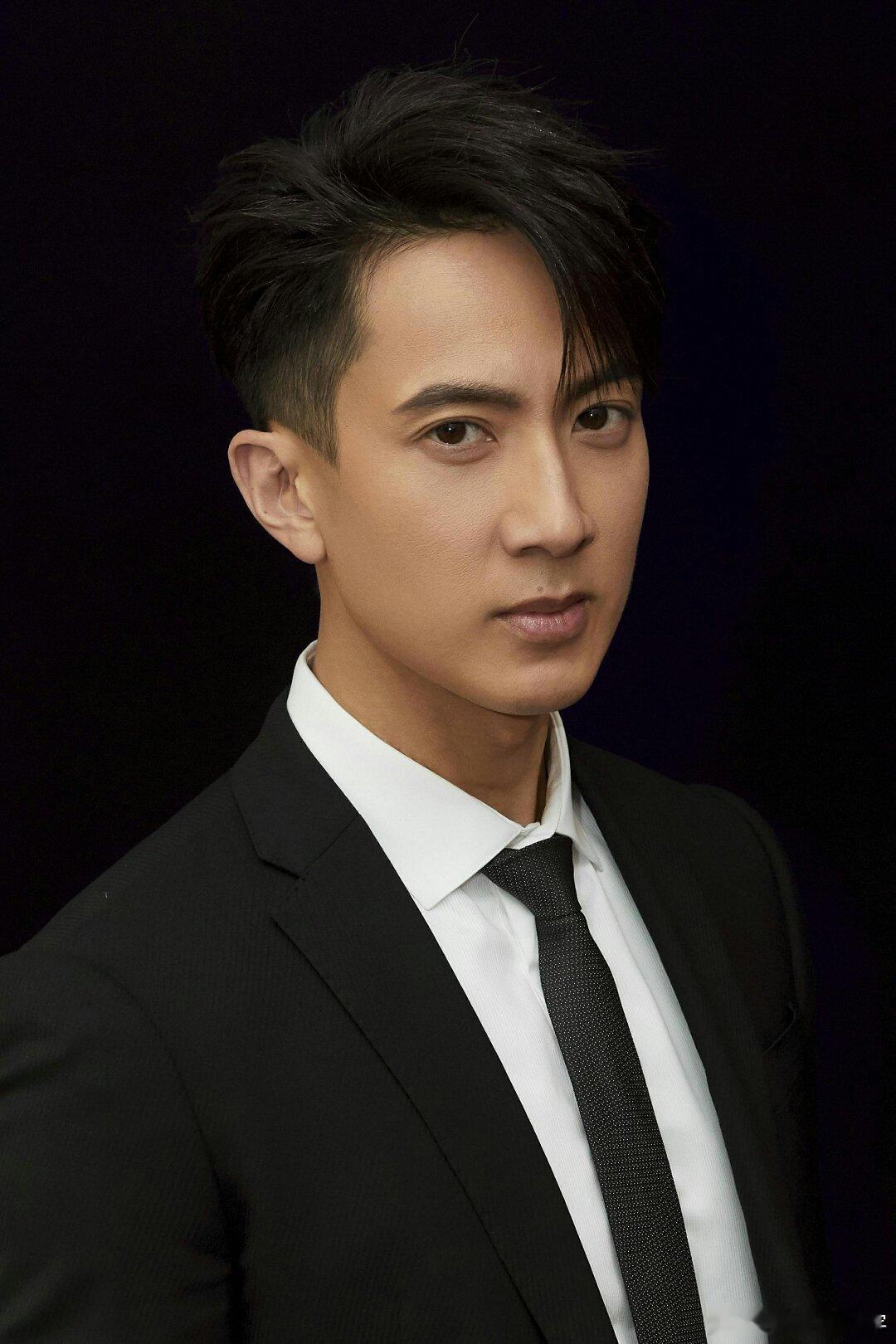 今天是吴尊的47岁生日。我从9岁就开始看《东方茱丽叶》就喜欢你，后来我也喜欢看《公主小妹》和《阳光天使》。生日快乐，尊哥！ ​