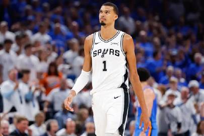 NBA季后赛西部决赛G5，马刺114-127不敌雷霆，大比分2-3落后...