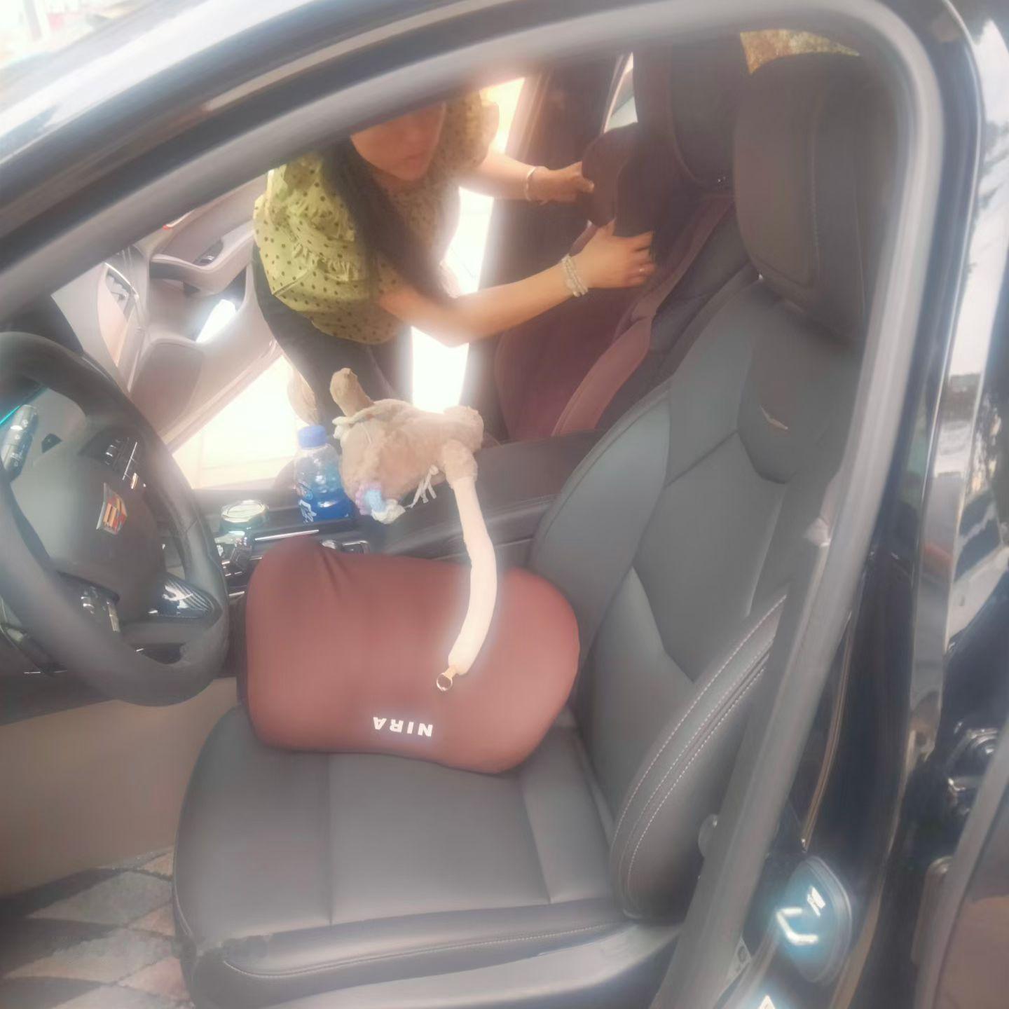 凯迪拉克:新款小蛮腰上车 ，感谢支持 [握手][握手][握手]