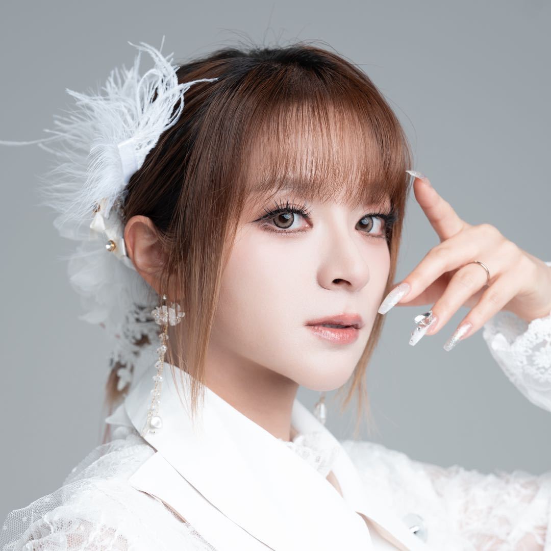 「美依礼芽」与「Poni Kingdom」宣布离婚，两人于2022年11月结婚。

#美依礼芽宣布离婚# ​​​​