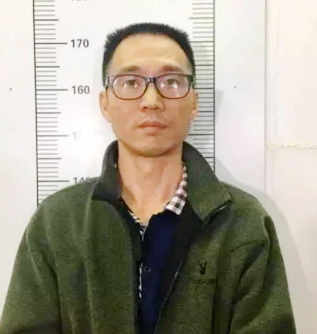 1995年，广东高干子弟陈恂敏劫走1500万现金，还害死了运钞员。
真正有案卷和判决支撑的事实，已经足够惊人。
1995年10月，陈恂敏与陈恩年、何伟光、何永新等人开始策划抢劫银行运钞车。他们多次到广东番禺市桥踩点，研究线路和撤离办法。两个月后，计划付诸实施。
12月22日早晨，一辆粤AR0747号