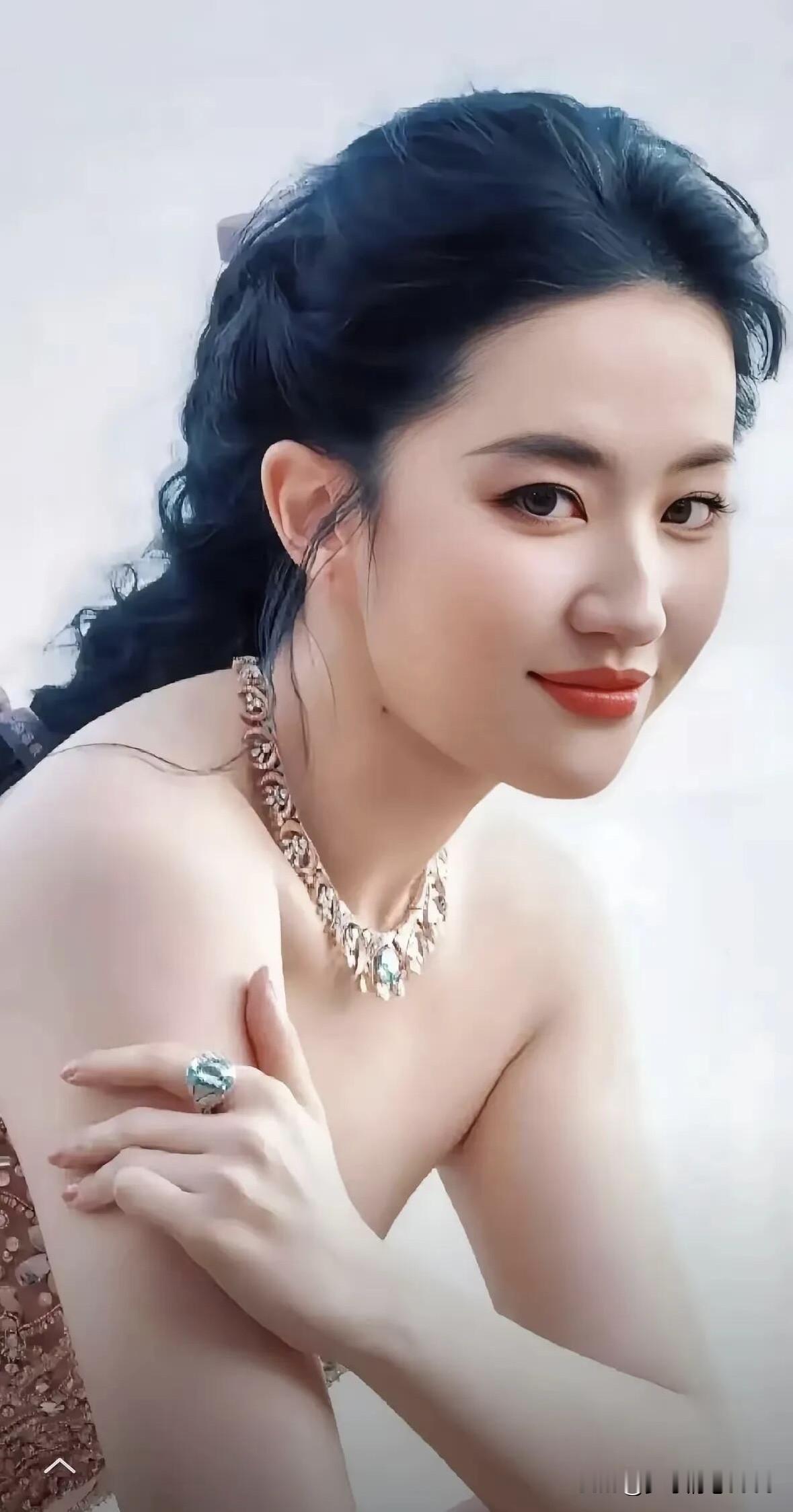 不愧是神仙姐姐，她这颜值的确美艳动人，骨子里的美是内娱的天花板吧，英拉...