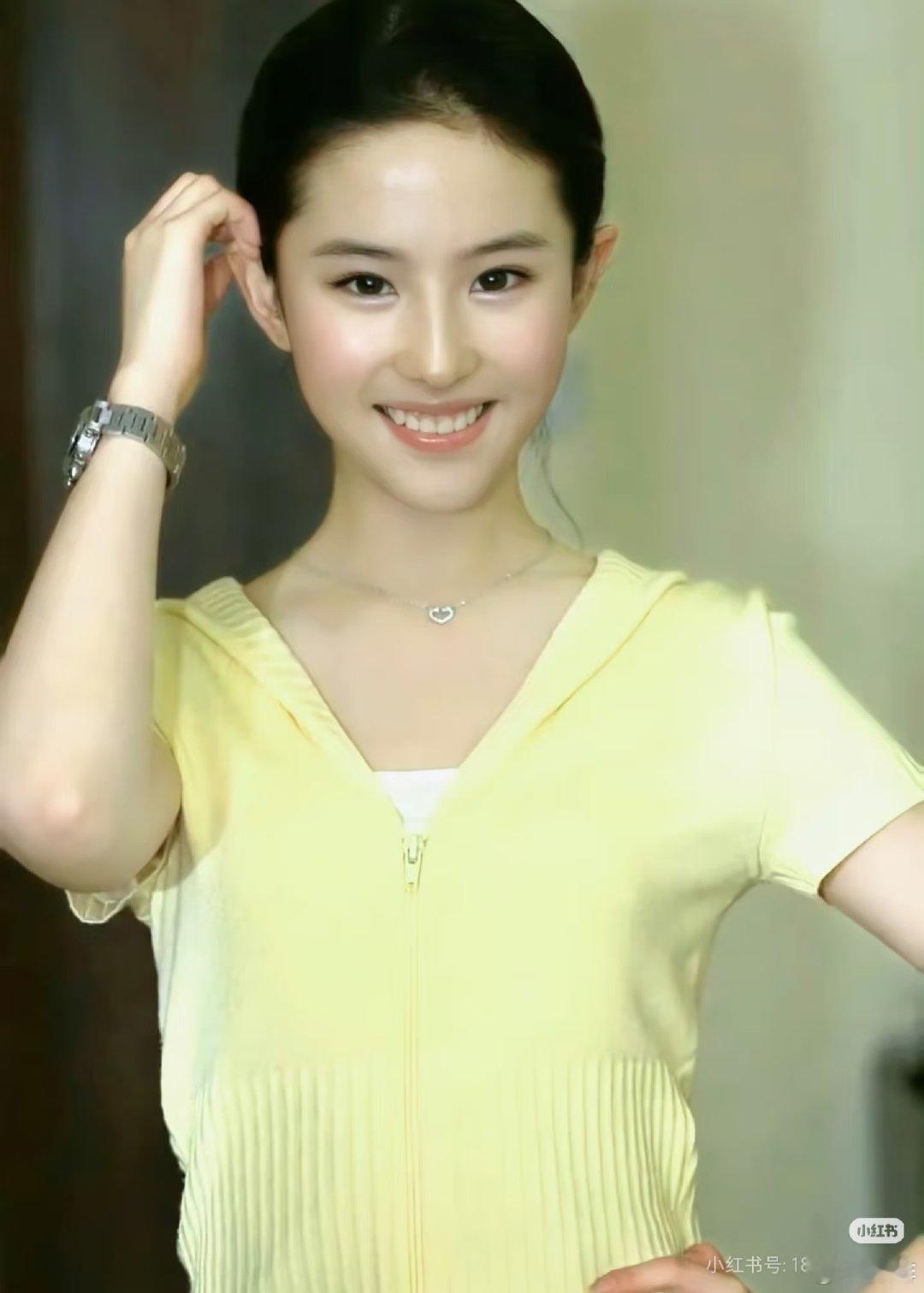 红红虽然骨骼走势框架四平八稳容易木木的，但五官本身细节丰富，所以夜游牡丹任是无情也动人了。仙的走势也半动不动五官细节也不算丰富但是长得少女圆圆的静态比较飞扬也ok，慈悲仙气少女。 ​