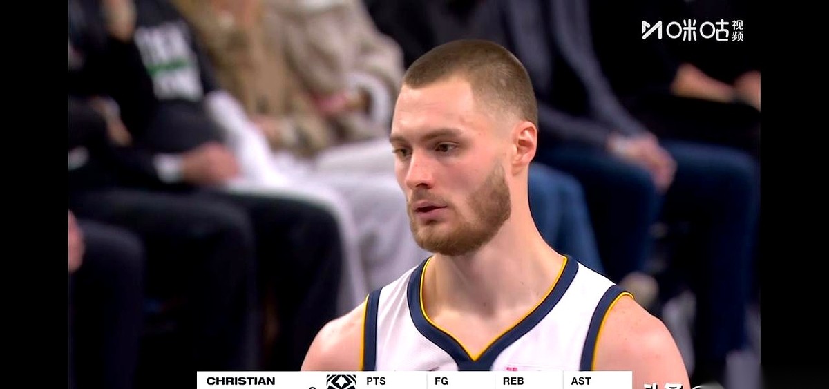 掘金队那个叫布劳恩的，真让人看迷糊了。 首发出战33分钟，教练就给了他...