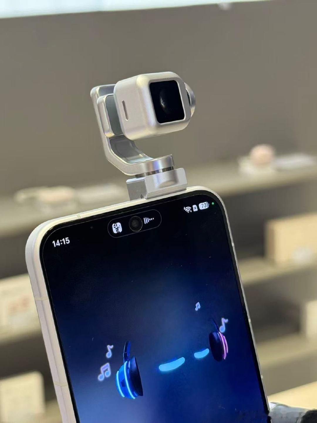 #RobotPhone##荣耀RobotPhone 会互动、会运镜，开启机器人手机新时代！ ​​​