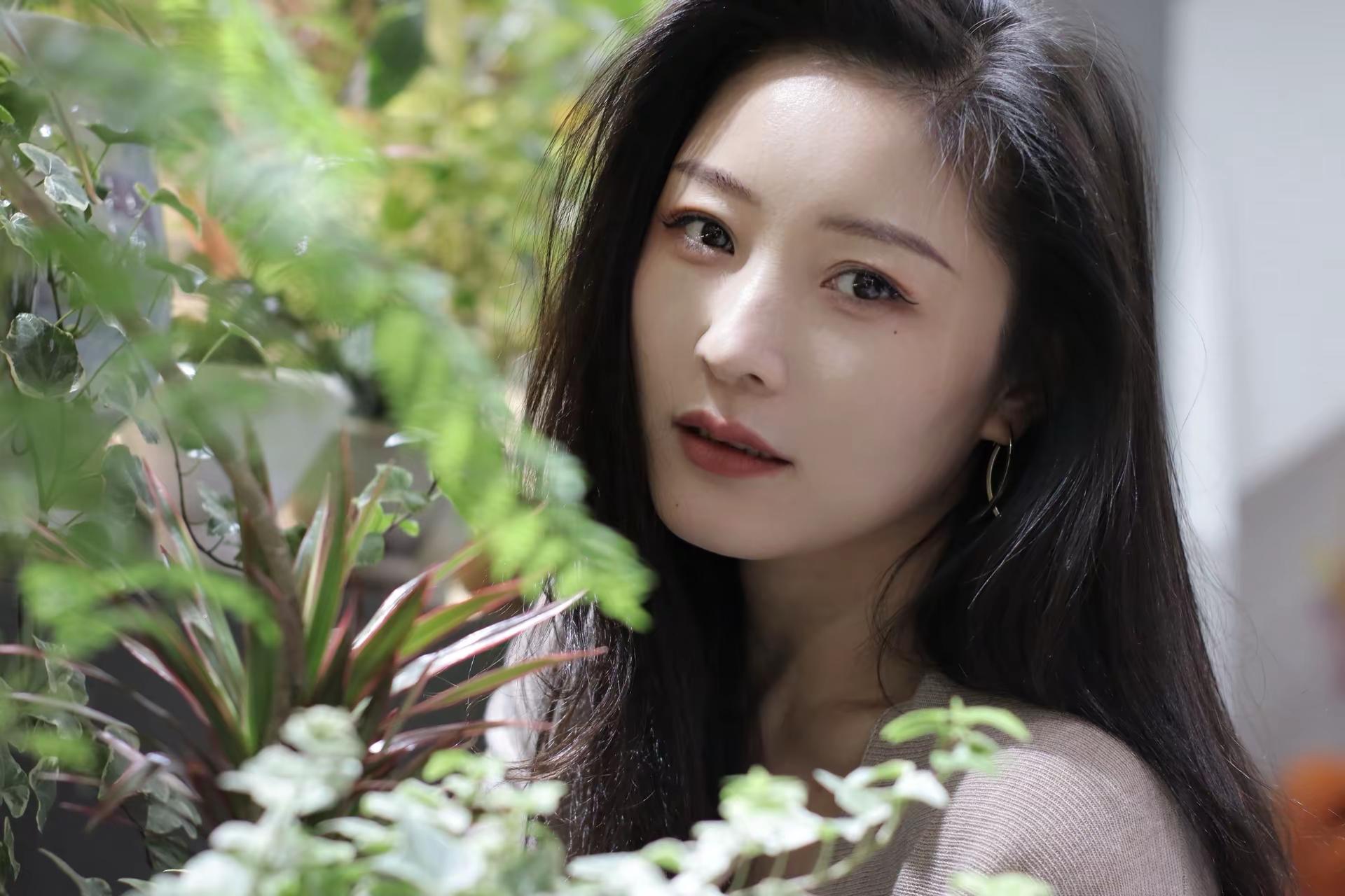 当你把人性看透，你就会喜欢独处，不愿参和无用社交，更不会讨好任何人”