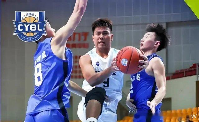 广厦新赛季将五位年轻球员提上一队——四名后卫刘洋、冯俞博、李均铸和孙进宇，还有旅美的吴天昊进行了预注册。
冯俞博参加过去年库里的训练营；李均铸前段时间代表一队参加四国邀请赛，有一场打得不错。接下来9月份青岛夏季联赛，这四位后卫将随队报名参赛，感受成年队对抗。
吴天昊比较特殊——广厦 ​