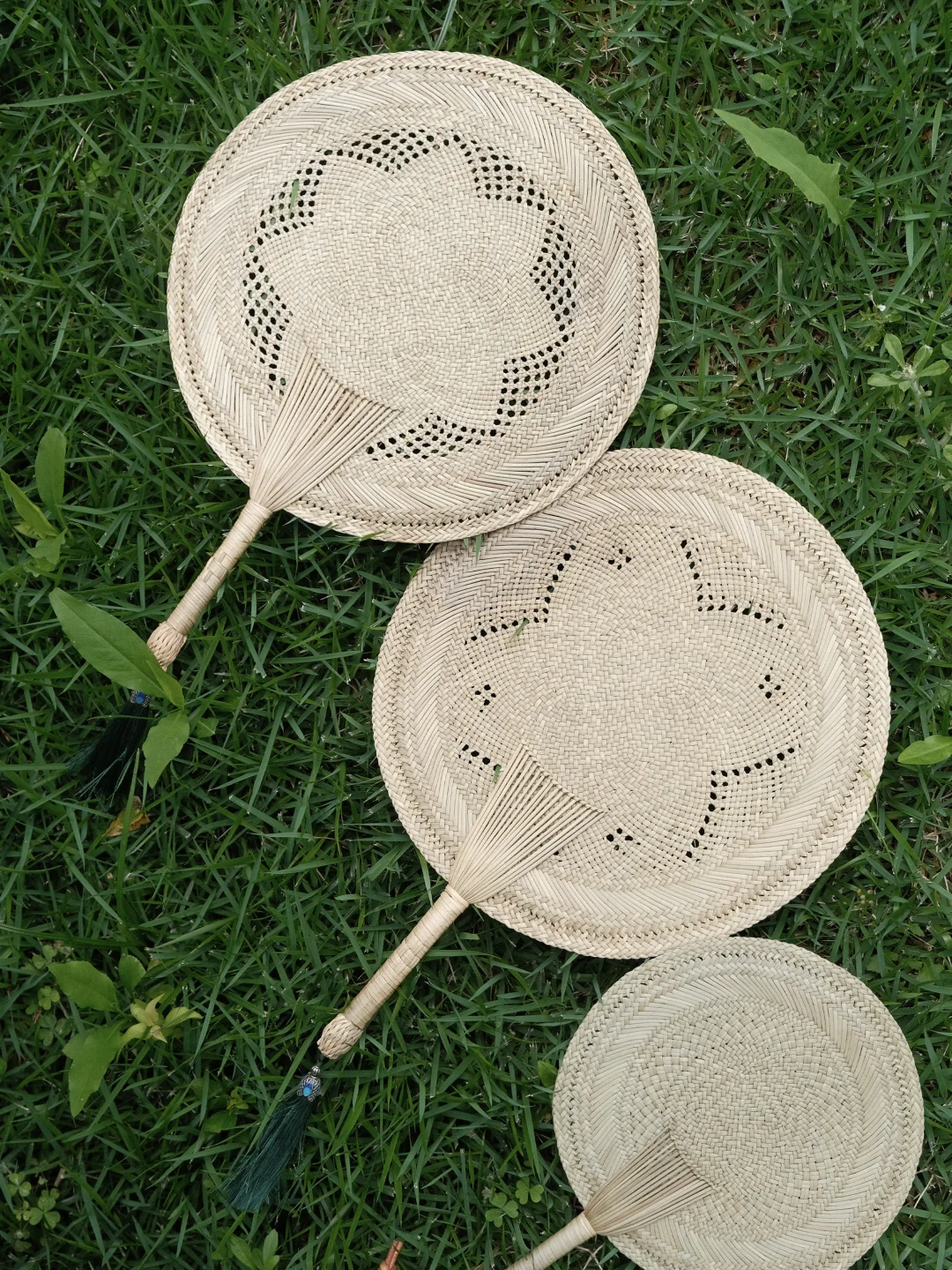 一扇吹走夏天的燥热，带着草香的扇子！