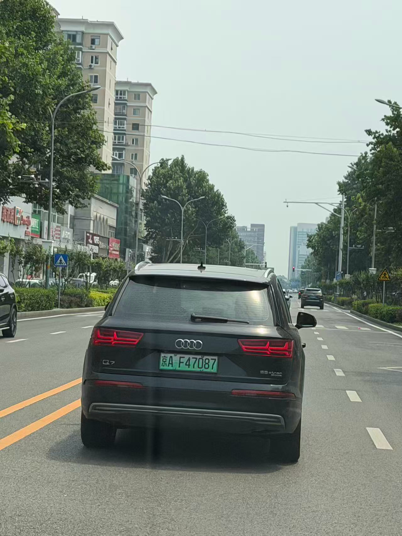 还有绿牌q7呢？？？ 又触碰我知识盲区了，曾经的大哥也接受新鲜事物了 ​​​
