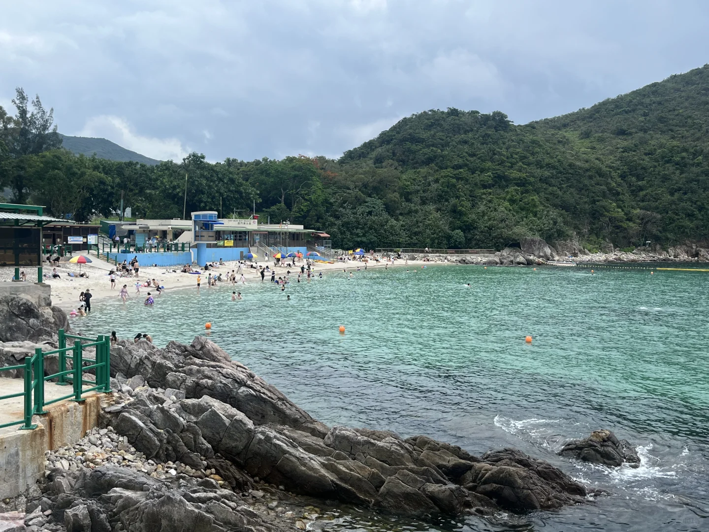 香港半月湾(厦门湾)的水好透呀