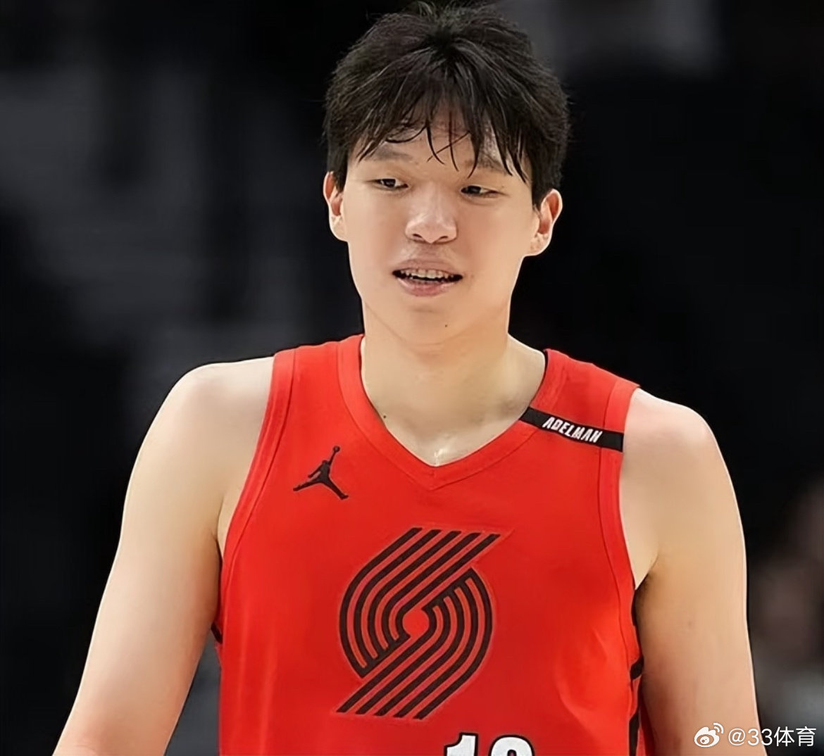 #杨瀚森6分7篮板2助攻#
开拓者对阵勇士的季前赛落下帷幕，杨瀚森出战 20 分钟，4 投 3 中拿下 6 分 7 篮板 2 助攻，其中包含 3 个前场篮板。前三节球权不多，末节抓住机会放开打，拼抢积极，传球策应的优势得以展现。面对高强度对抗还在持续适应，期待后续争取更多出场时间，稳步成长。 ​