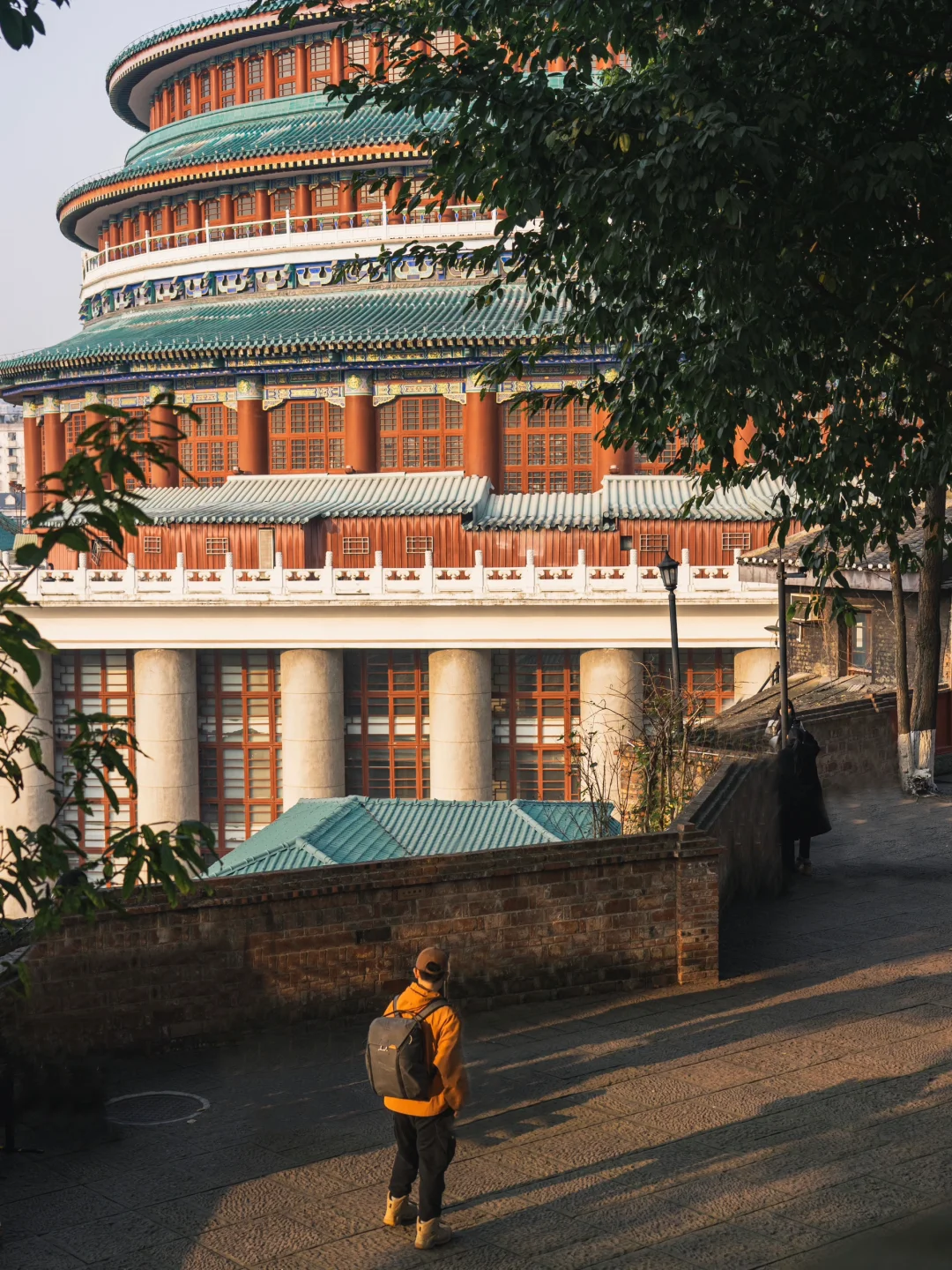 比起洪崖洞，我更爱这条人少的城市徒步线路