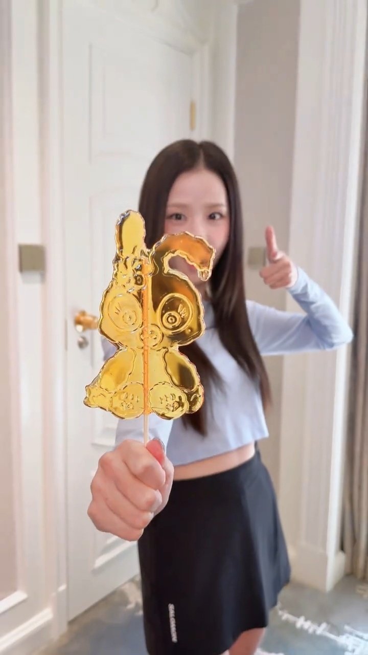 #金智秀深夜秀中文说想吃麻辣烫#
🇨🇳美食爱好者哈哈哈，吃商极高啊，最爱吃火锅、冰糖葫芦 ​