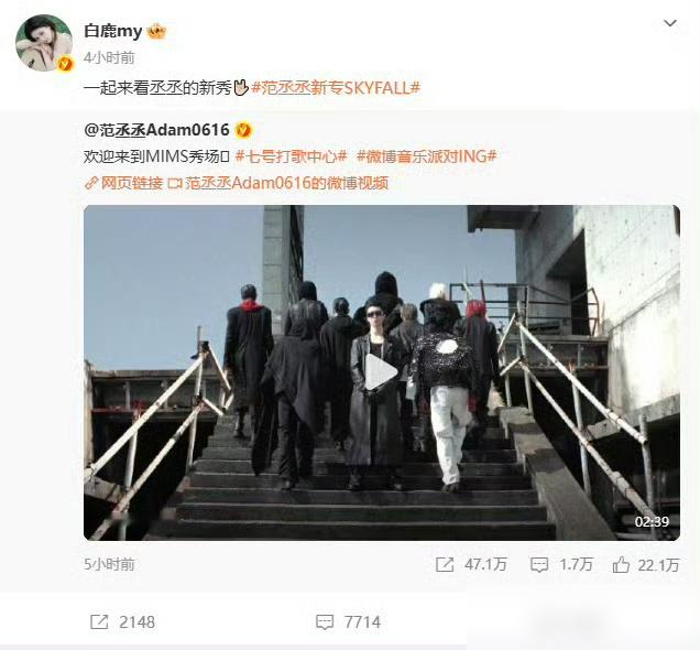 范丞丞宣传新剧嘴瓢，把王丽娜喊成韵娜，转头白鹿发专辑，他跑去评论谢谢晕呐。俩人用同一个错字梗互相打call，一分钱没花，两边热搜全占了。
这俩人从《奔跑吧》一路绑到14季，泥潭里互摔，撕名牌下死手，舞台上又扭得跟亲姐弟似的。网友叫他俩显眼包姐弟，嫌他俩闹腾，又忍不住追着看。
这次互相宣传，外人看
