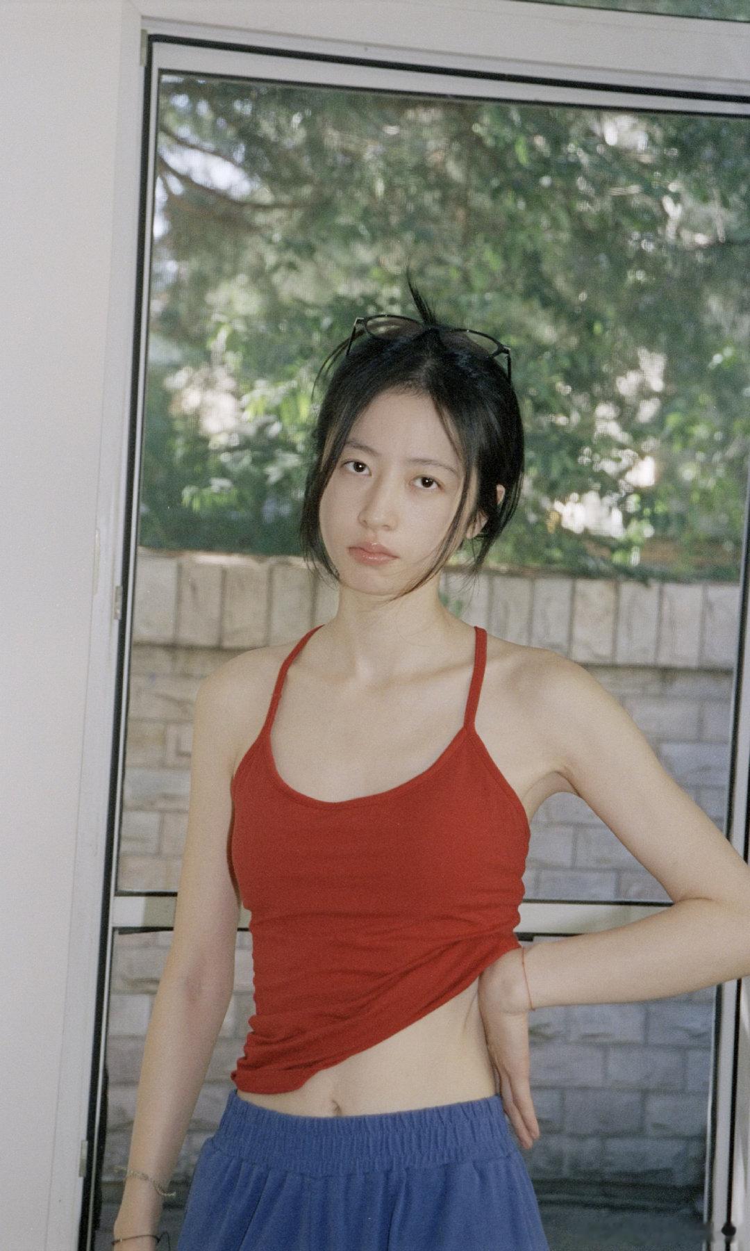 我媛完全素颜女神来的呀[么么哒][么么哒]
#周雨彤素颜生活感# ​